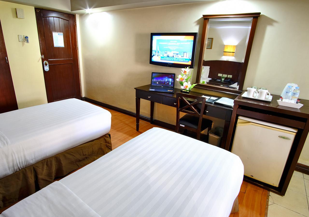 Fersal Hotel - Манила Екстериор снимка