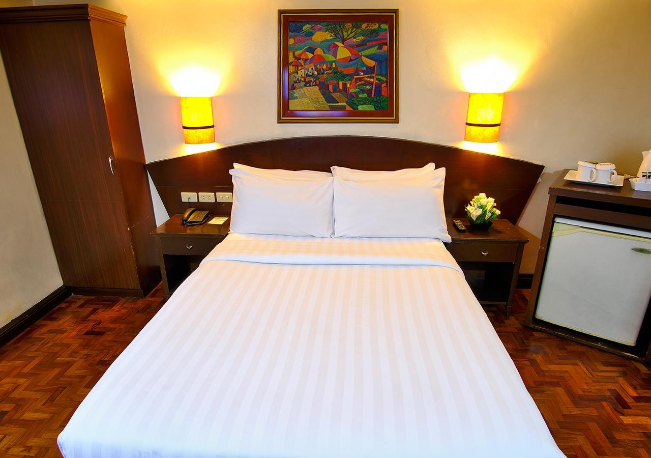 Fersal Hotel - Манила Екстериор снимка